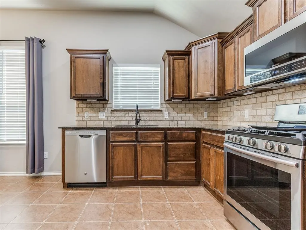 Photo 12 — 13108 SW 5th Street, Yukon, OK 73099