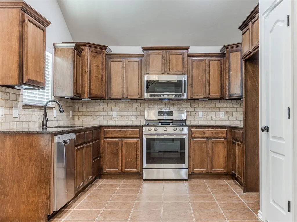 Photo 13 — 13108 SW 5th Street, Yukon, OK 73099