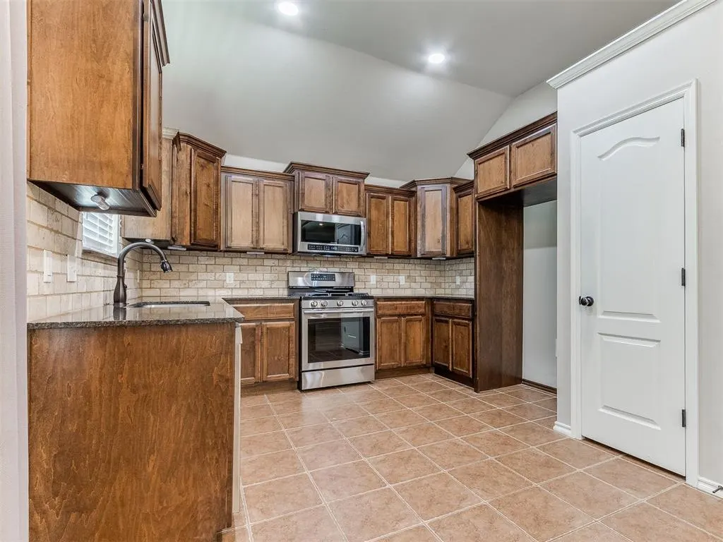 Photo 14 — 13108 SW 5th Street, Yukon, OK 73099