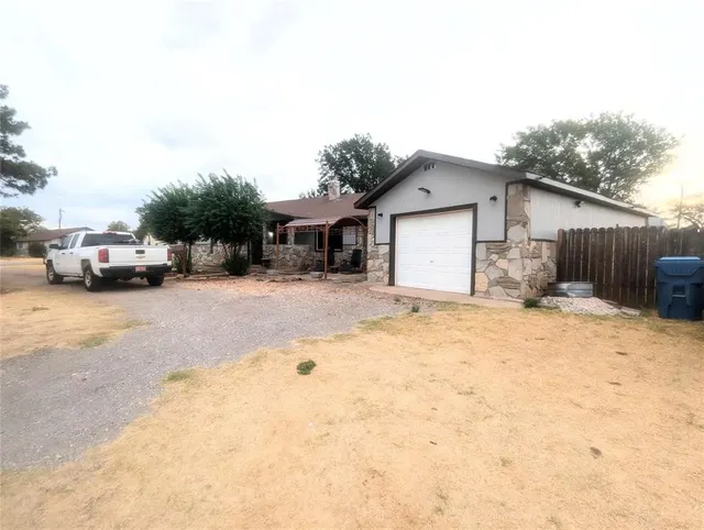 Photo 2 — 606 E Normal Street, Cordell, OK 73632