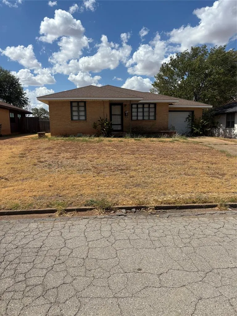 Front exterior — 305 N 17th Street, Chickasha, OK 73018