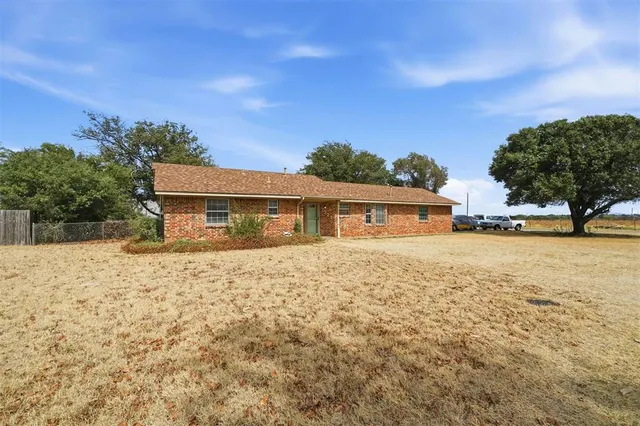 Photo 2 — 1329 Andy Street, Altus, OK 73521