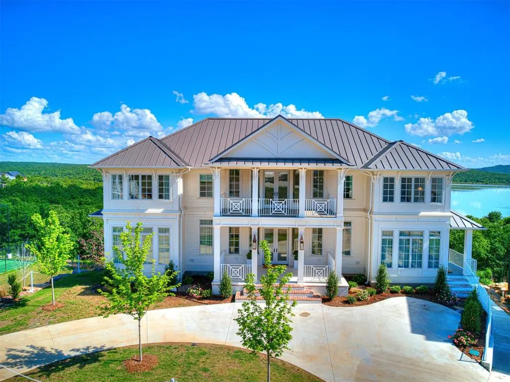 Front exterior — 102 Lower Greenway, Carlton Landing, OK 74432