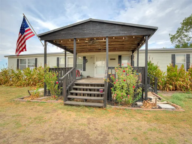 Photo 2 — 411 W Grand Street, Union City, OK 73090