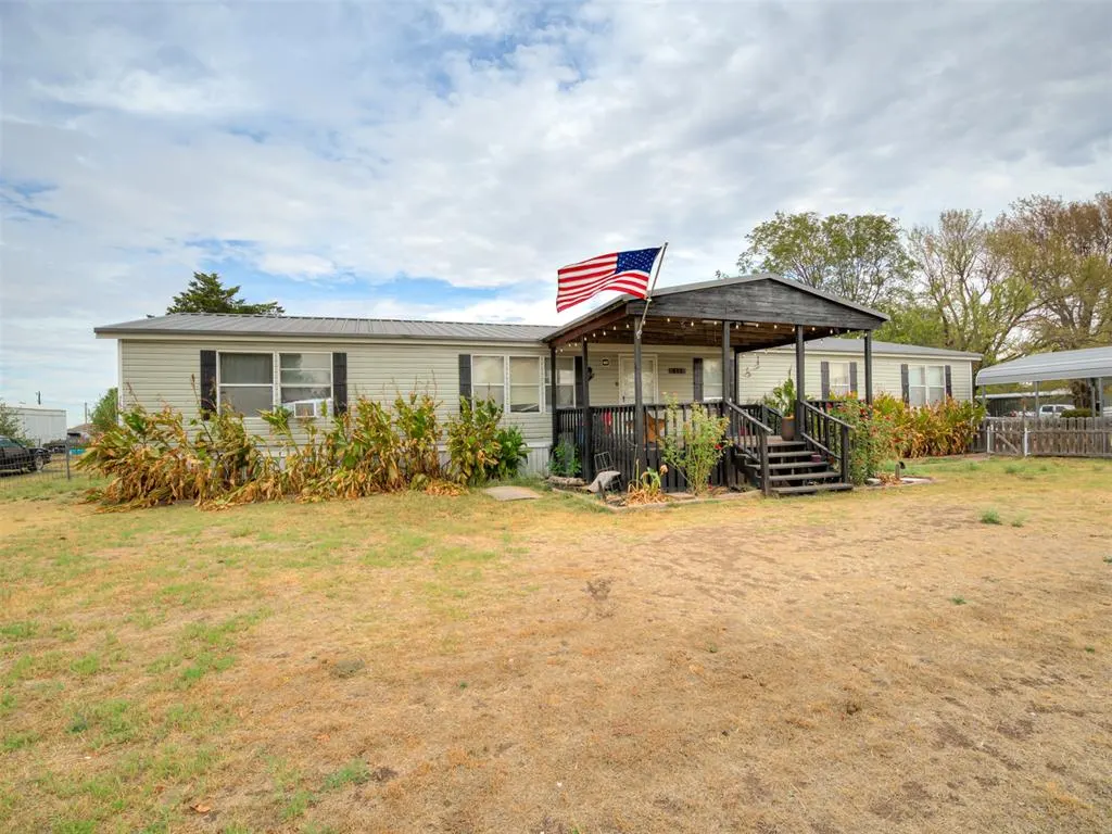 Photo 5 — 411 W Grand Street, Union City, OK 73090