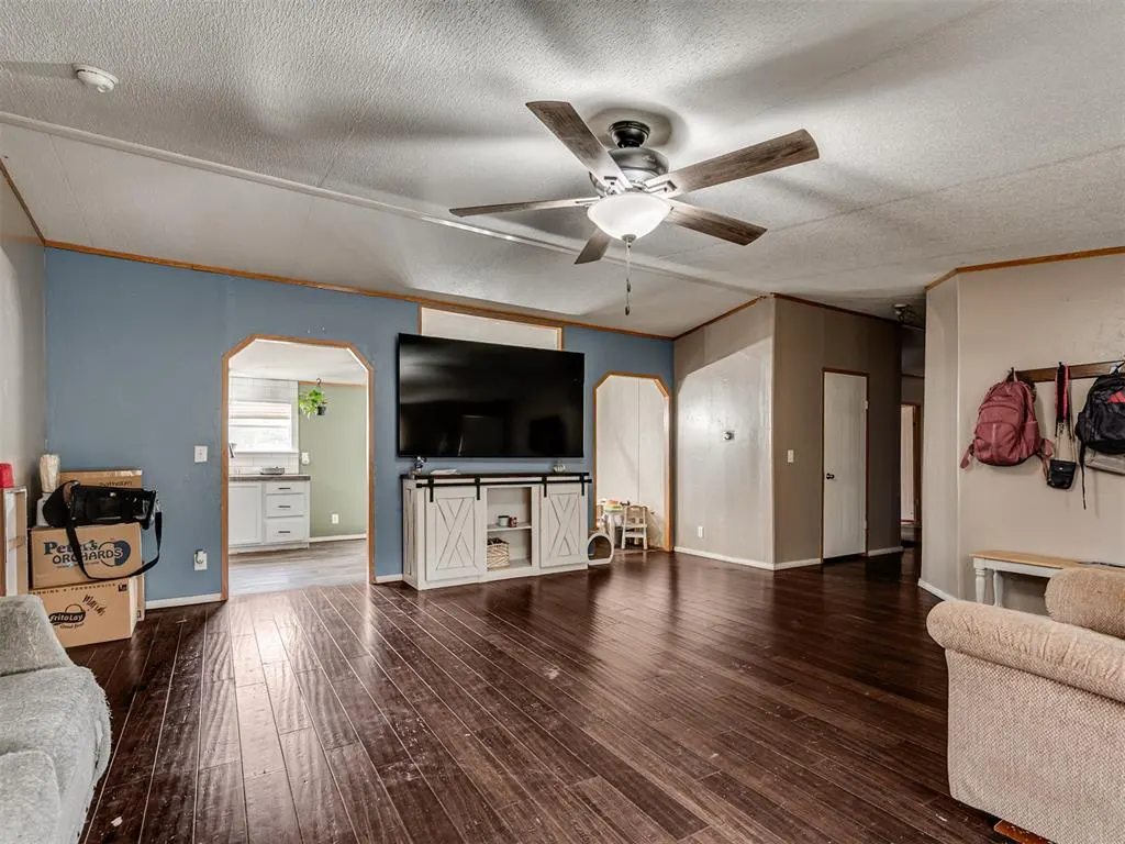 Photo 10 — 411 W Grand Street, Union City, OK 73090