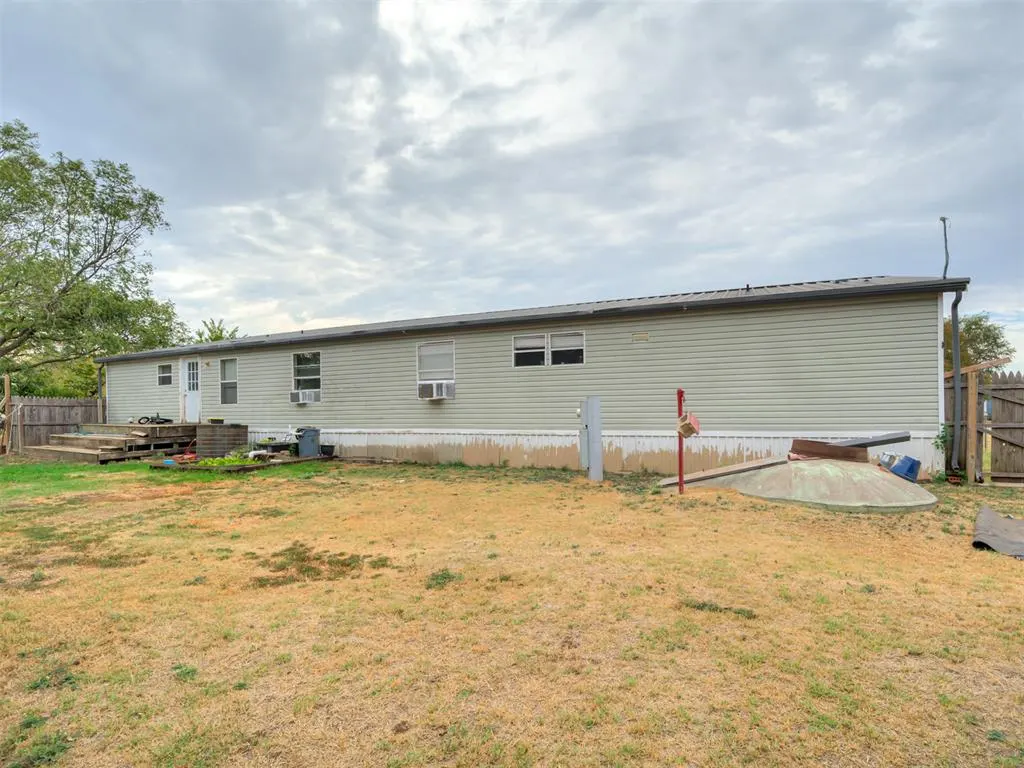 Photo 36 — 411 W Grand Street, Union City, OK 73090