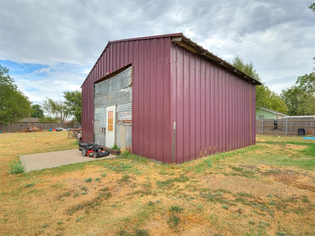 Photo 38 — 411 W Grand Street, Union City, OK 73090