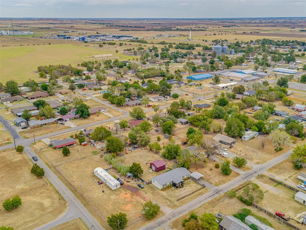 Photo 44 — 411 W Grand Street, Union City, OK 73090