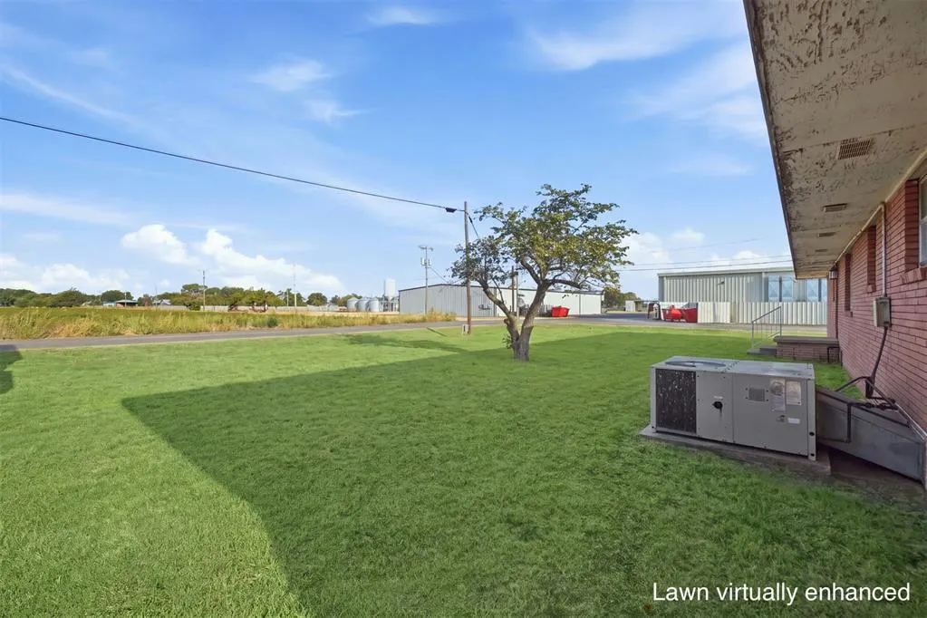 Photo 33 — 1401 A Street, Snyder, OK 73566