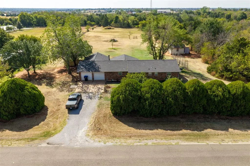 Front exterior — 4150 W Evergreen Drive, Edmond, OK 73025