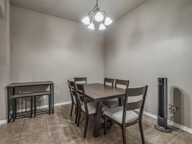 Photo 4 — 604 SW 44th Street, Moore, OK 73160