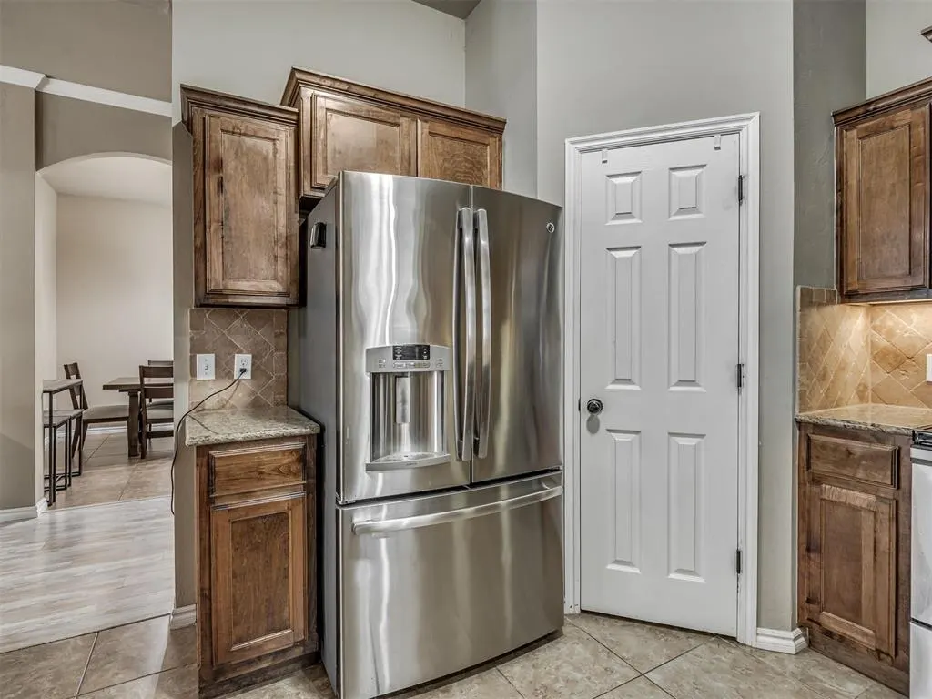 Photo 14 — 604 SW 44th Street, Moore, OK 73160