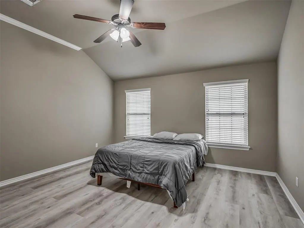 Photo 17 — 604 SW 44th Street, Moore, OK 73160