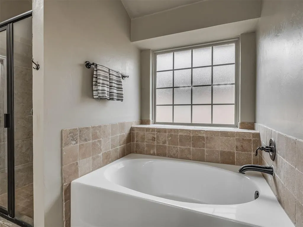 Photo 21 — 604 SW 44th Street, Moore, OK 73160
