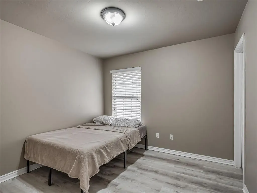 Photo 23 — 604 SW 44th Street, Moore, OK 73160