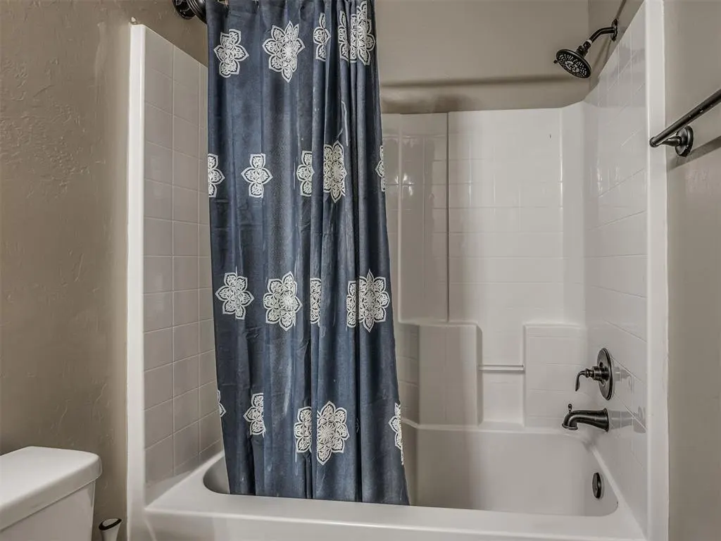Photo 24 — 604 SW 44th Street, Moore, OK 73160