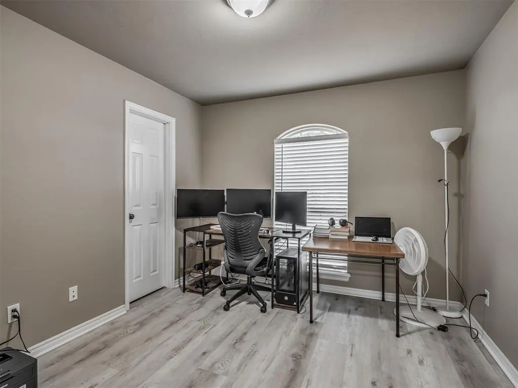 Photo 26 — 604 SW 44th Street, Moore, OK 73160