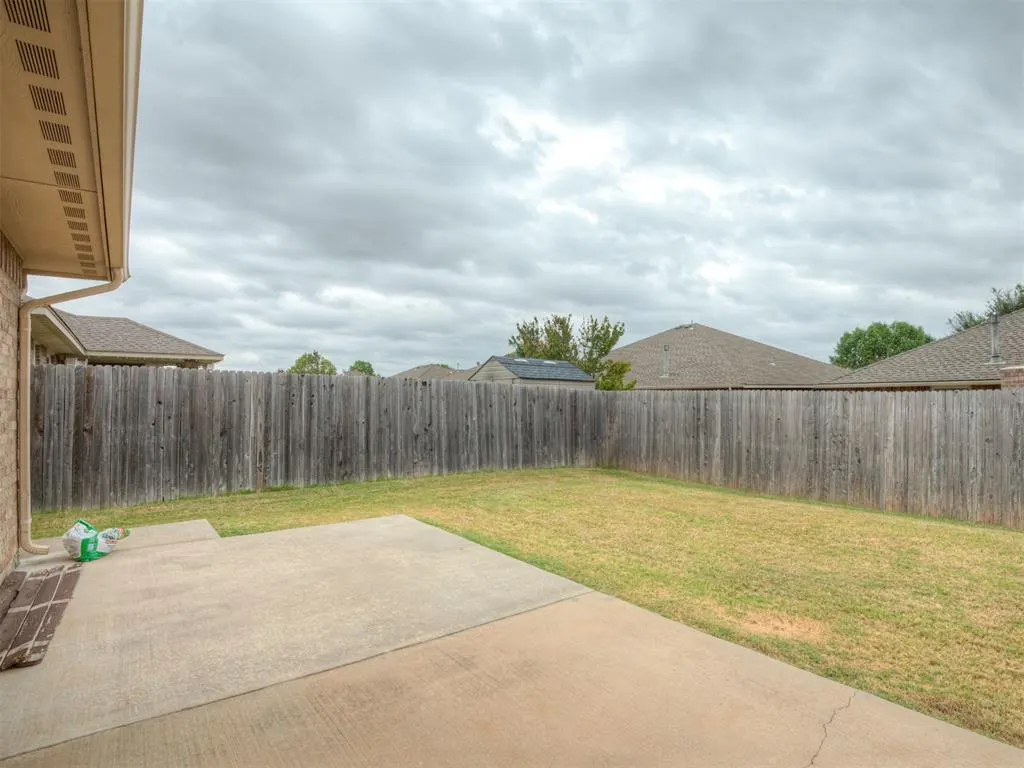 Photo 28 — 604 SW 44th Street, Moore, OK 73160