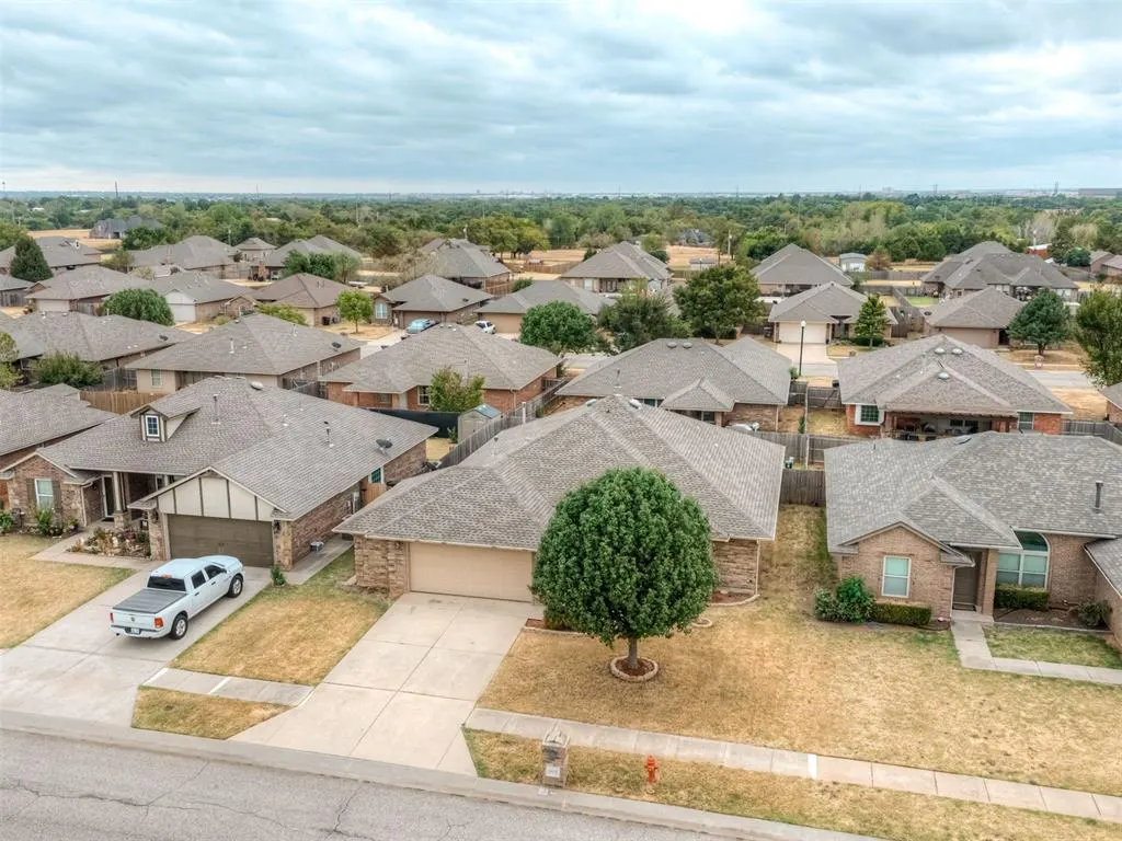 Photo 31 — 604 SW 44th Street, Moore, OK 73160