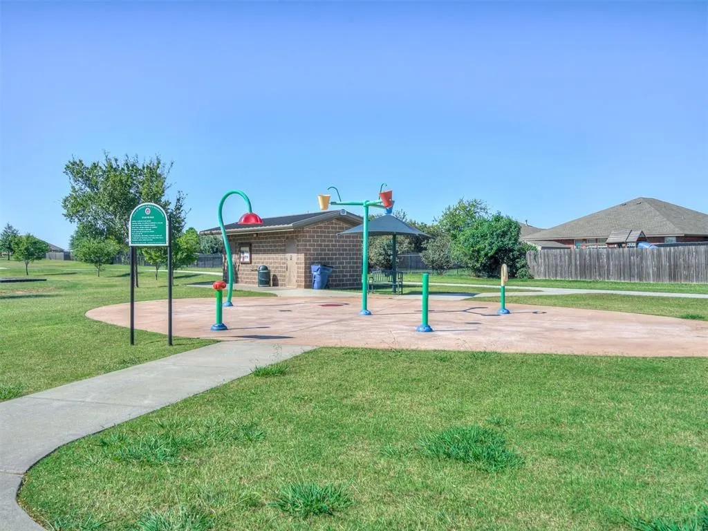 Photo 34 — 604 SW 44th Street, Moore, OK 73160