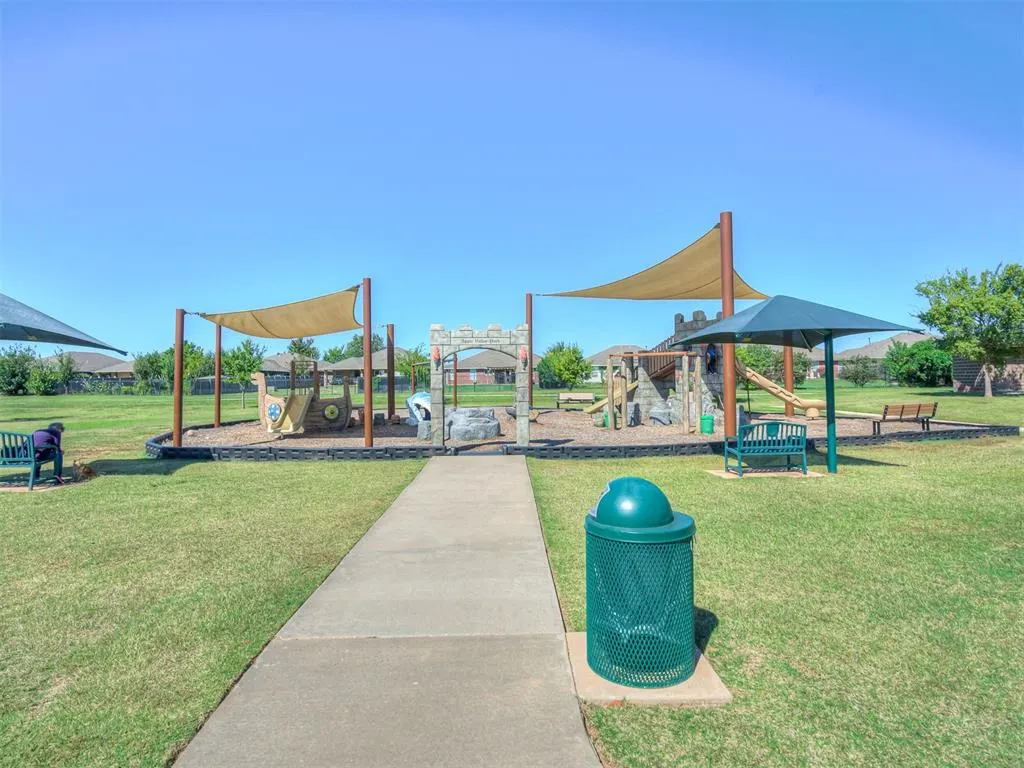 Photo 35 — 604 SW 44th Street, Moore, OK 73160