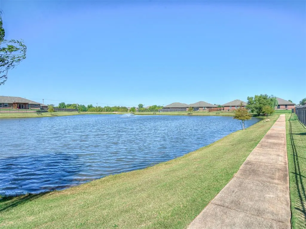 Photo 36 — 604 SW 44th Street, Moore, OK 73160