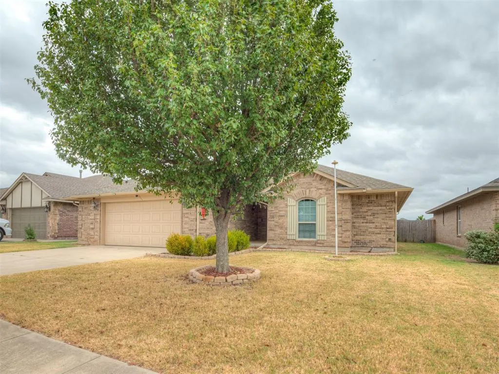 Photo 37 — 604 SW 44th Street, Moore, OK 73160
