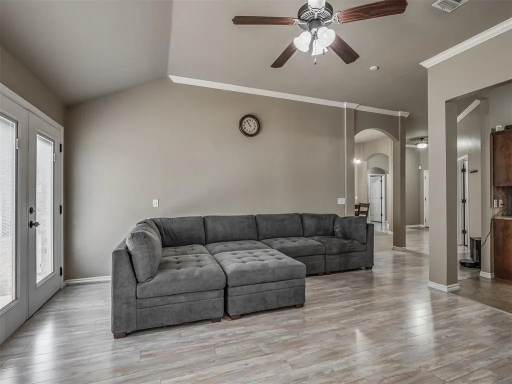 Photo 39 — 604 SW 44th Street, Moore, OK 73160