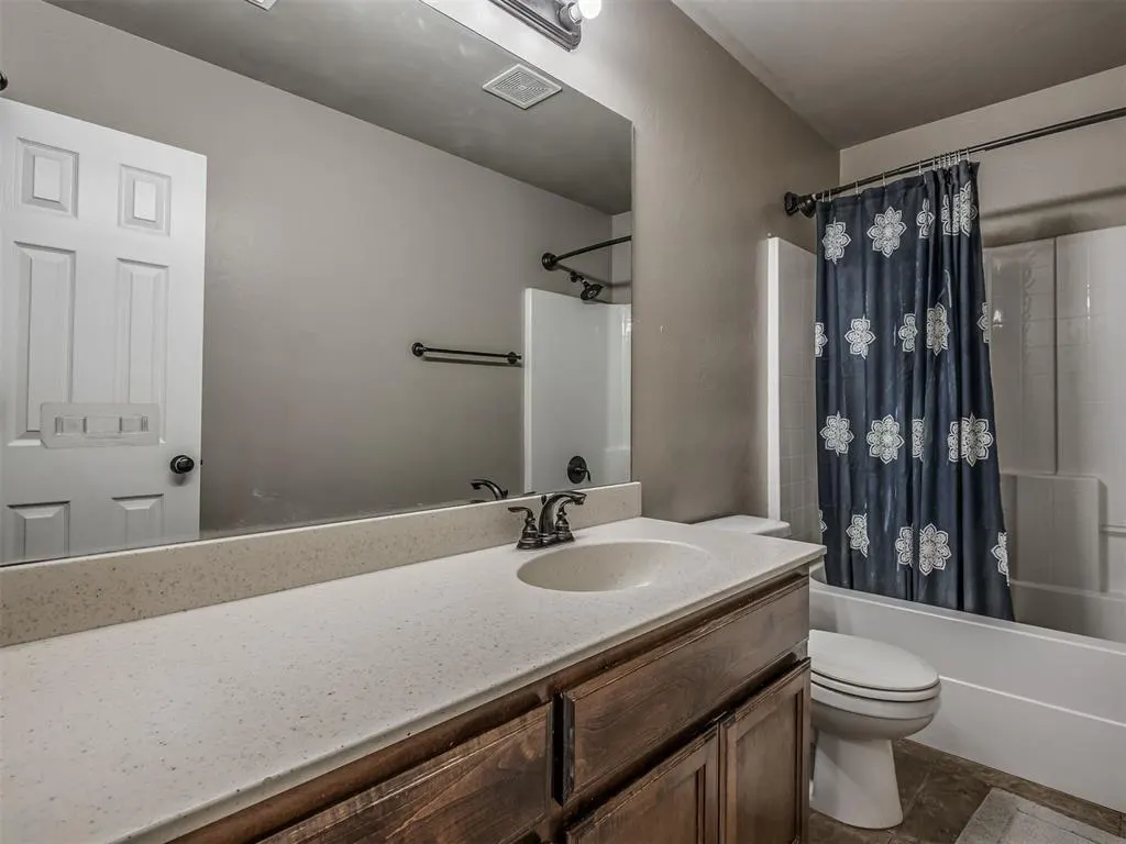 Photo 41 — 604 SW 44th Street, Moore, OK 73160
