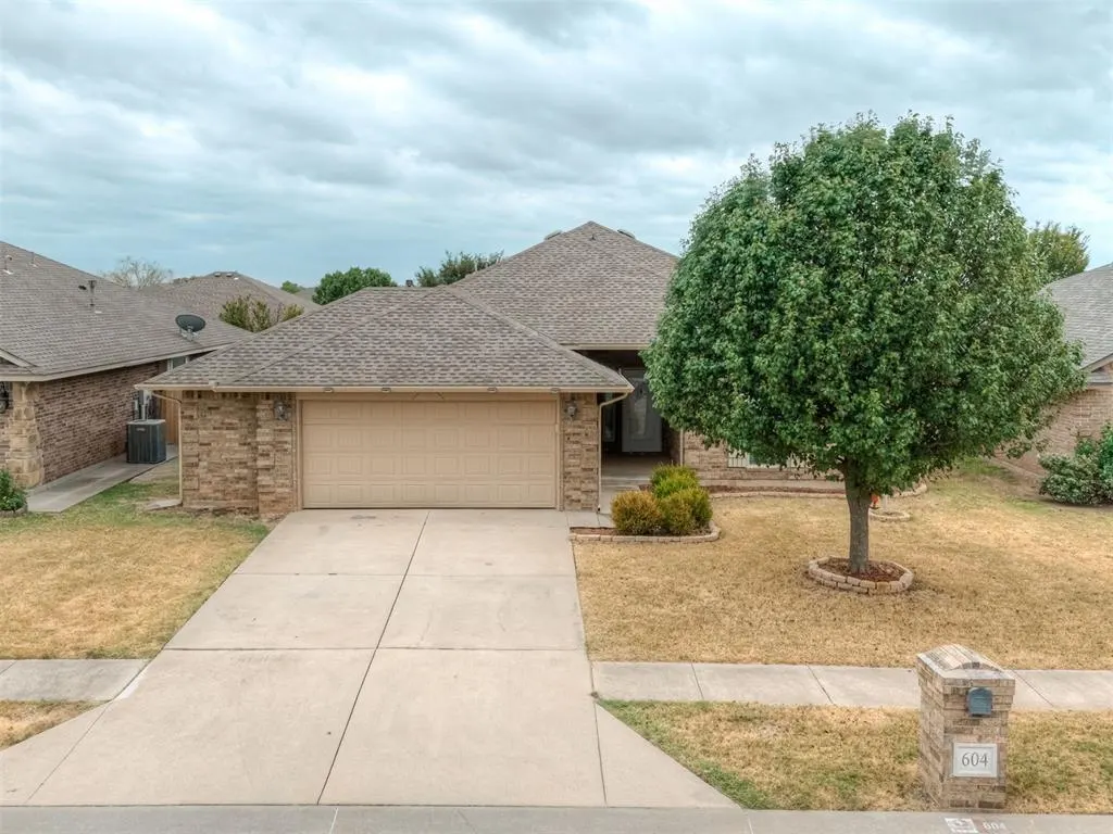 Photo 42 — 604 SW 44th Street, Moore, OK 73160