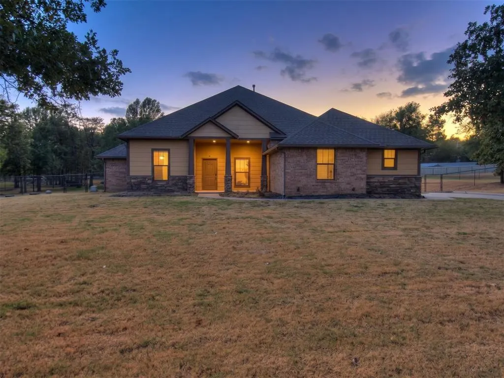 Photo 2 — 3023 Piper Lane, Choctaw, OK 73020