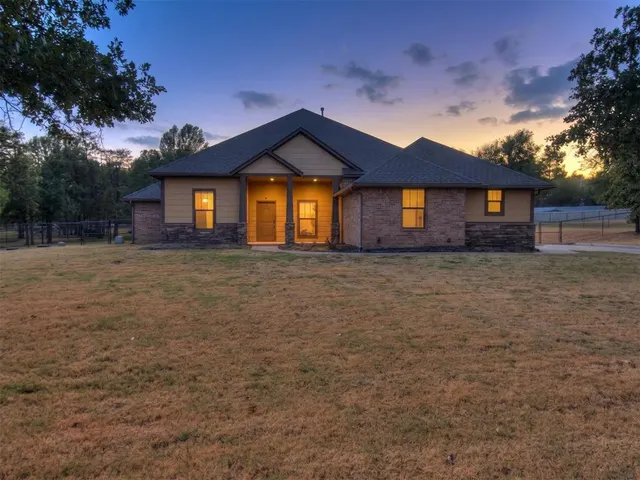Photo 2 — 3023 Piper Lane, Choctaw, OK 73020