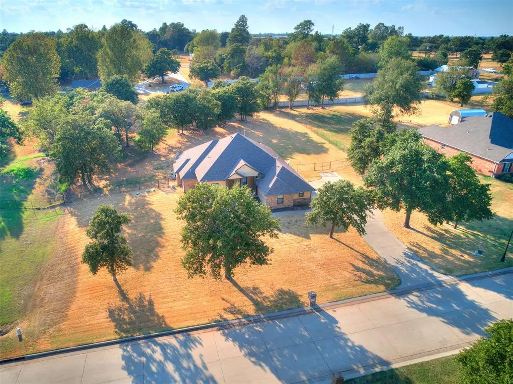 Photo 14 — 3023 Piper Lane, Choctaw, OK 73020