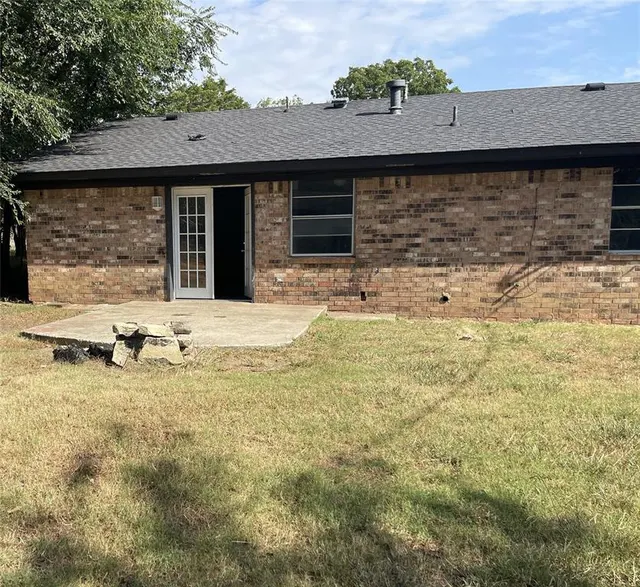 Photo 2 — 1811 Lewis Avenue, Seminole, OK 74868