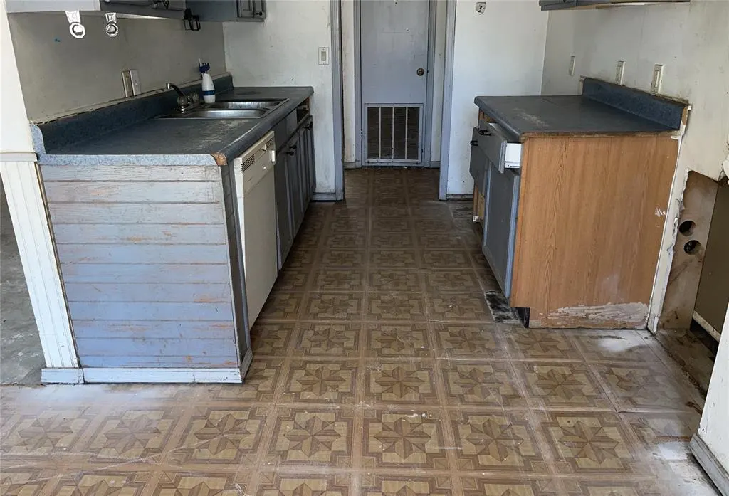 Photo 9 — 1811 Lewis Avenue, Seminole, OK 74868