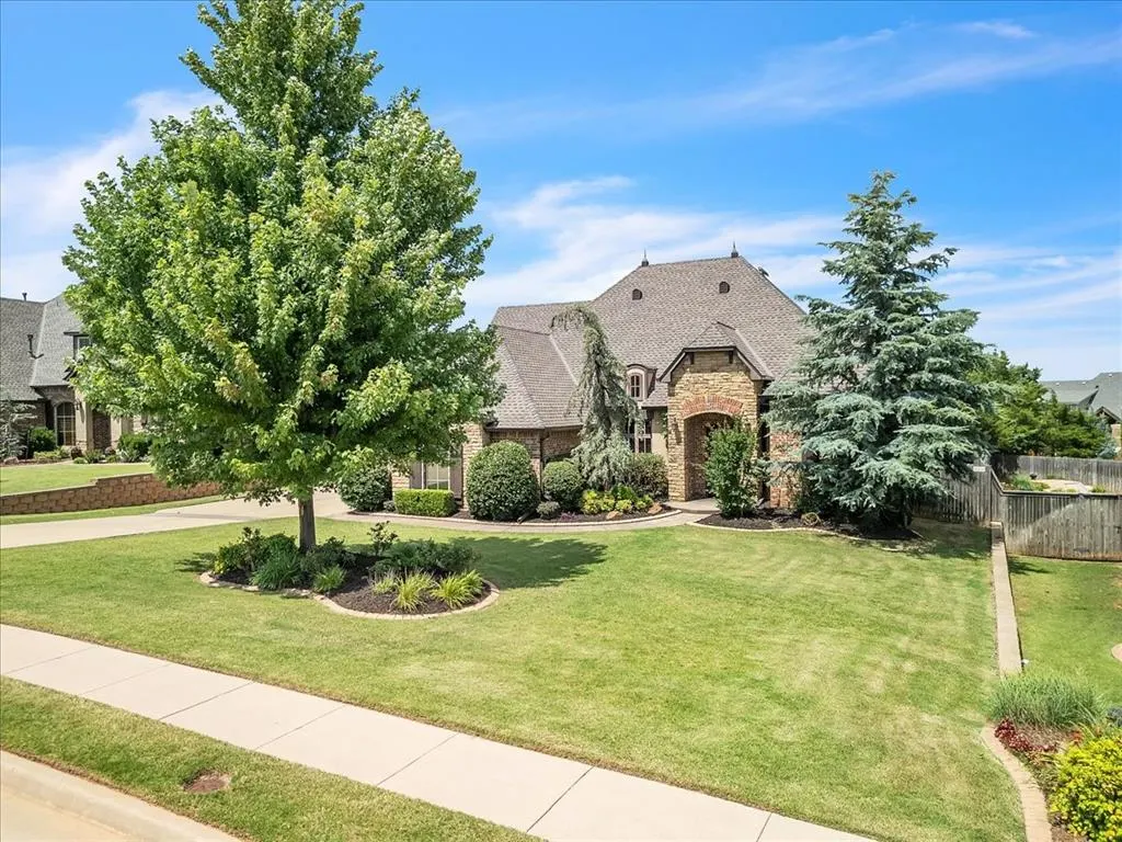 Photo 2 — 5000 Tower Bridge Court, Edmond, OK 73034