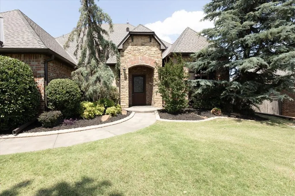 Photo 4 — 5000 Tower Bridge Court, Edmond, OK 73034