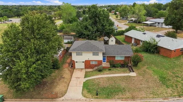 Photo 3 — 305 Sherri Lane, Yukon, OK 73099