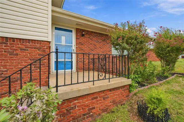 Photo 6 — 305 Sherri Lane, Yukon, OK 73099