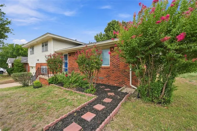 Photo 7 — 305 Sherri Lane, Yukon, OK 73099