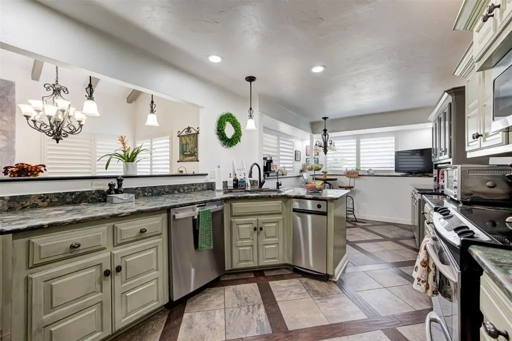 Photo 12 — 3101 Castlerock Road 23, Oklahoma City, OK 73120