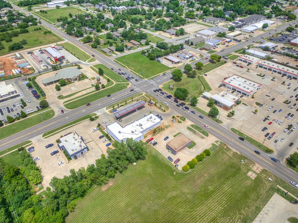 Photo 10 — 1100 W 3rd Street, Edmond, OK 73003