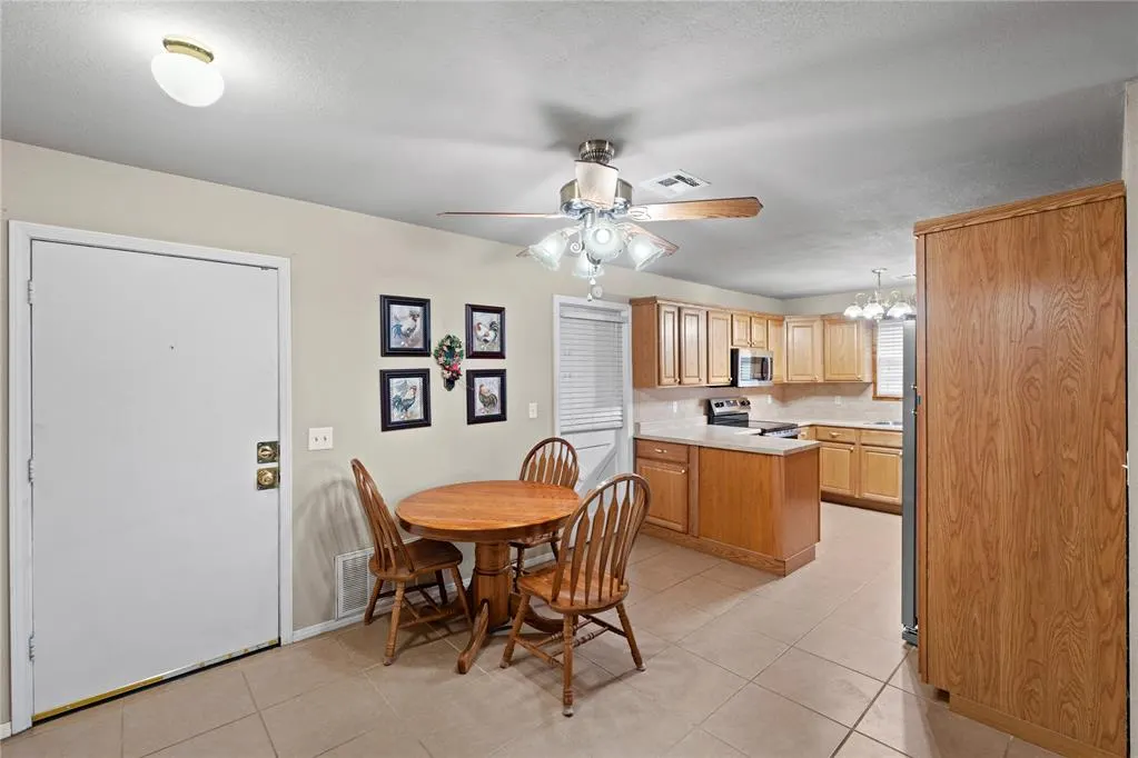 Photo 2 — 926 S Highland Drive, Mustang, OK 73064