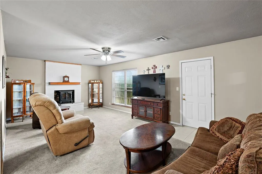 Photo 11 — 926 S Highland Drive, Mustang, OK 73064