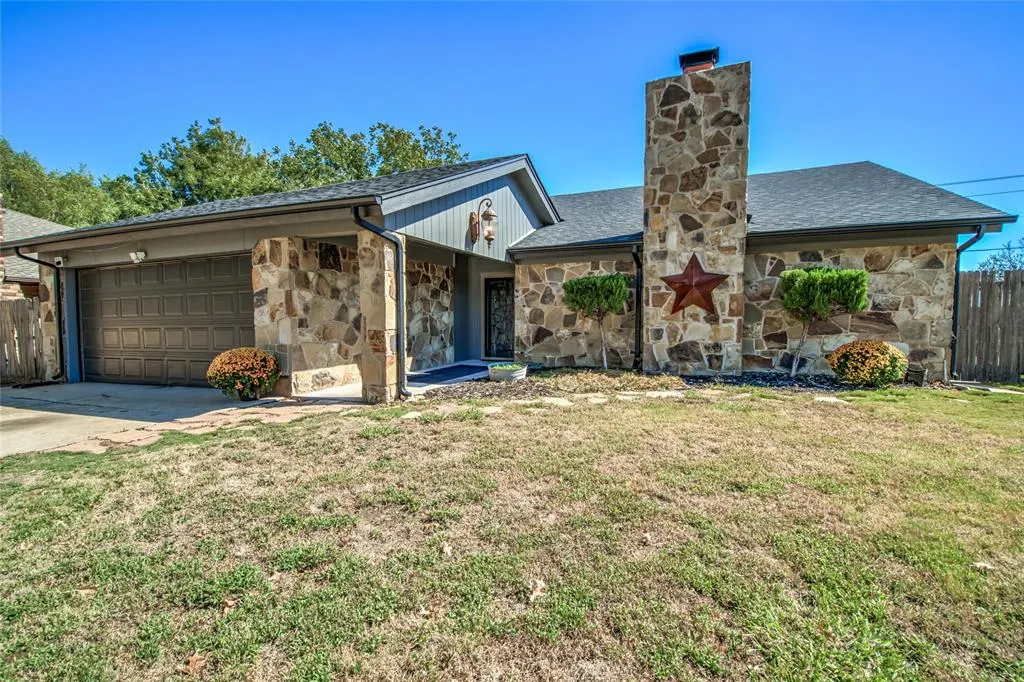Front exterior — 10008 Albert Lane, Yukon, OK 73099