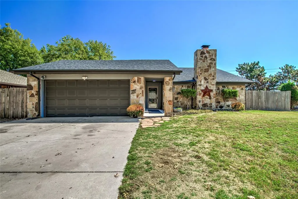 Photo 3 — 10008 Albert Lane, Yukon, OK 73099