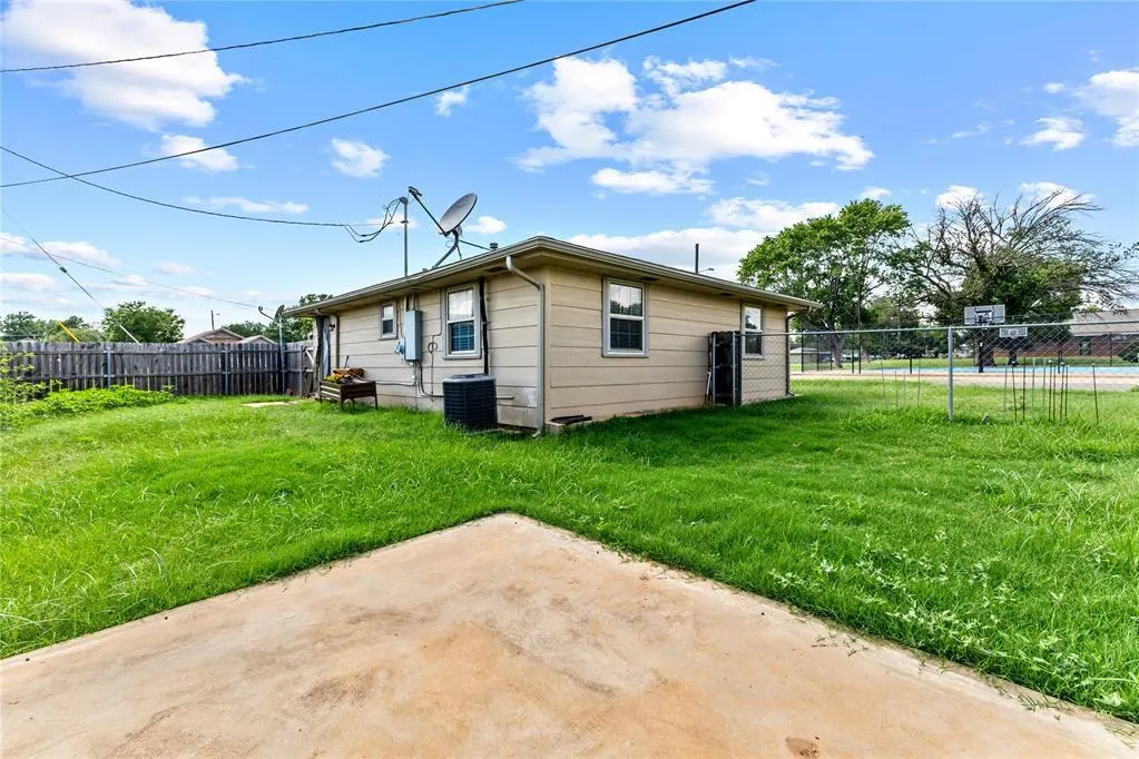 Photo 9 — 516 E Huber Street, Weatherford, OK 73096