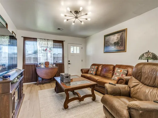 Photo 3 — 907 SW 3rd Street, Moore, OK 73160