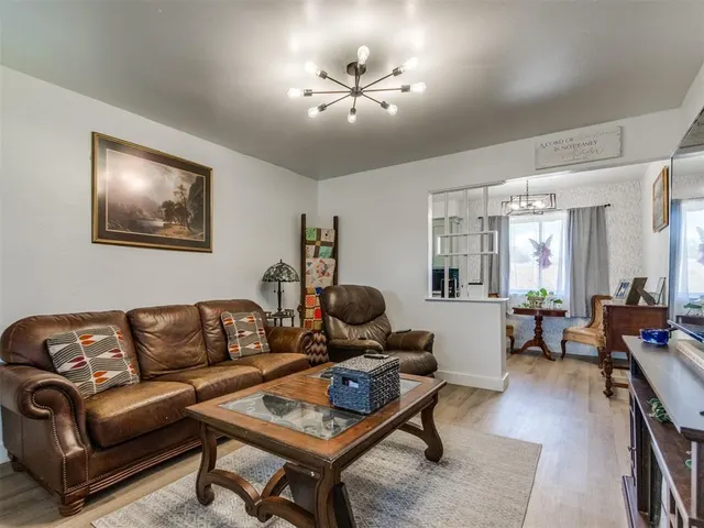 Photo 5 — 907 SW 3rd Street, Moore, OK 73160